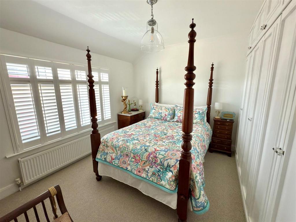 BEDROOM MASTER.jpg