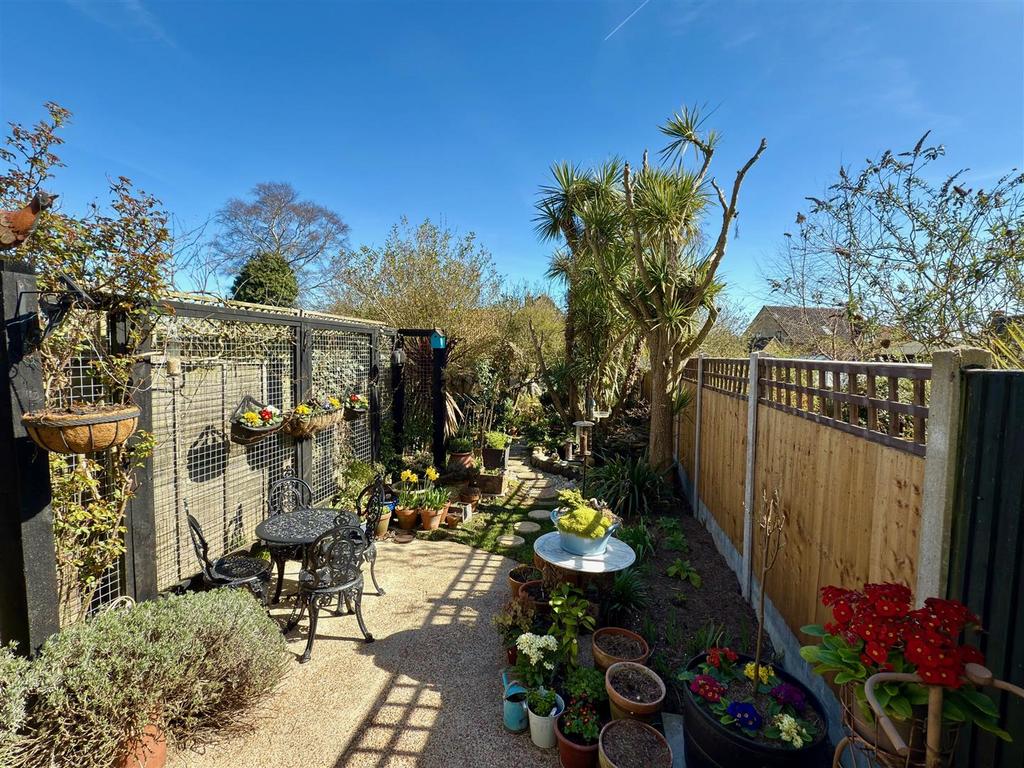 GARDEN 34.jpg