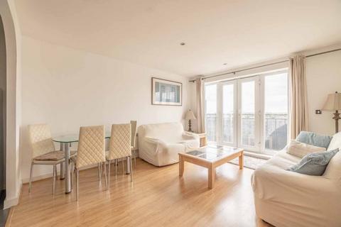 2 bedroom apartment for sale, Aspects Court, Slough SL1
