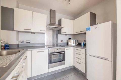 2 bedroom apartment for sale, Aspects Court, Slough SL1