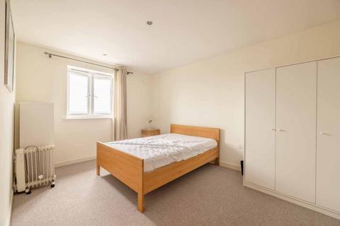 2 bedroom apartment for sale, Aspects Court, Slough SL1