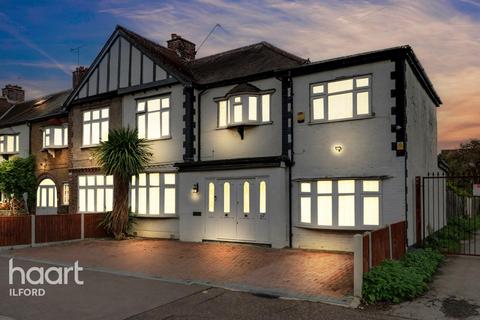 5 bedroom end of terrace house for sale, Milton Crescent, Ilford