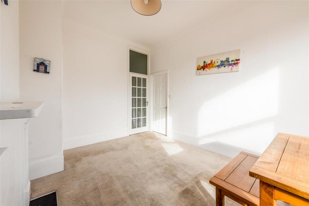 Flat 2, 35 Queens Park Road-3.jpg