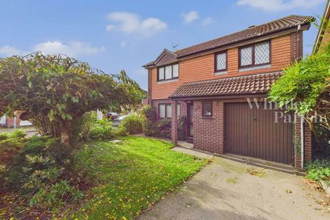 4 bedroom detached house for sale, Burton Close, Diss