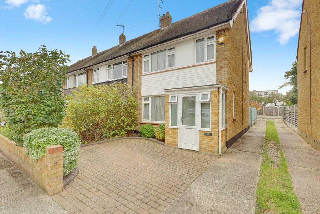 Hadlige Raje Alma Close, Hadleigh, SS7 3 bed semi-detached house for sale - £400,000