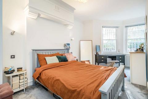2 bedroom flat for sale, Holland Park Avenue, London W11