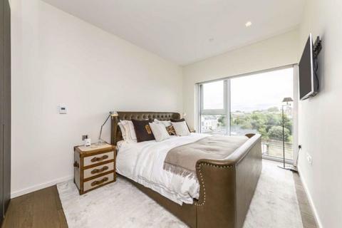 3 bedroom flat to rent, Columbia Gardens, London SW6