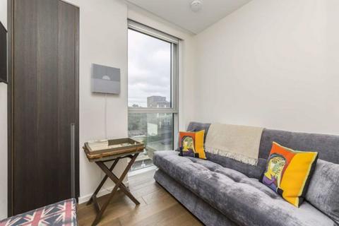3 bedroom flat to rent, Columbia Gardens, London SW6