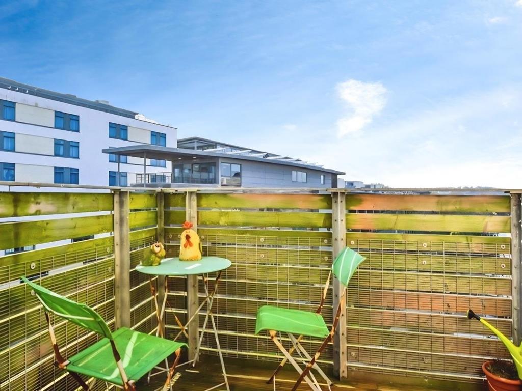 Ee1347c9-New 20 Balcony.jpg