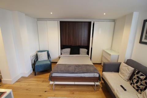 Studio to rent, Station Road, Hayes UB3