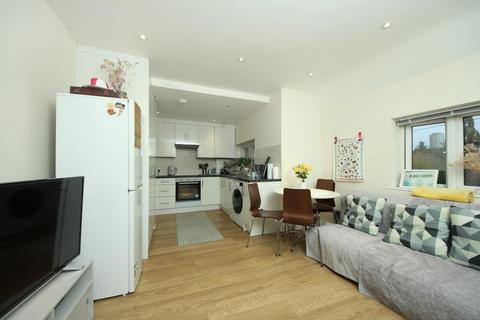 Crowther Avenue, TW8