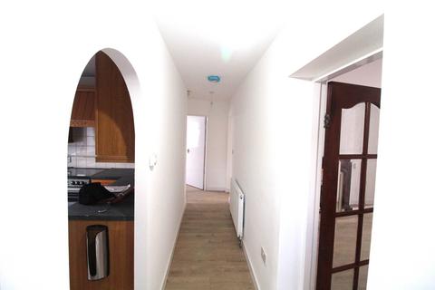 2 bedroom maisonette to rent, Wetherby Close, Northolt UB5