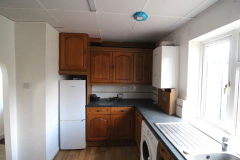 2 bedroom maisonette to rent, Wetherby Close, Northolt UB5