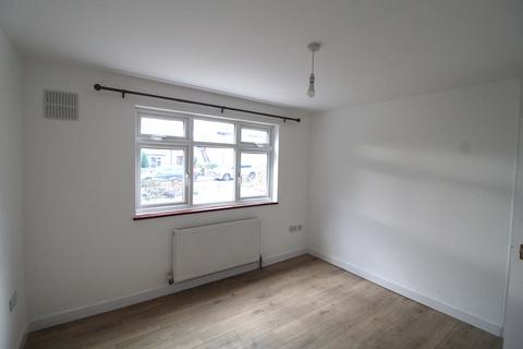 2 bedroom maisonette to rent, Wetherby Close, Northolt UB5