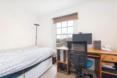 2 bedroom flat to rent, Queensbridge Road, London E2
