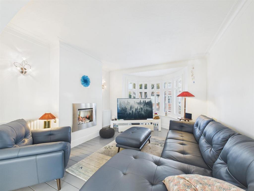 Lounge 1.jpg