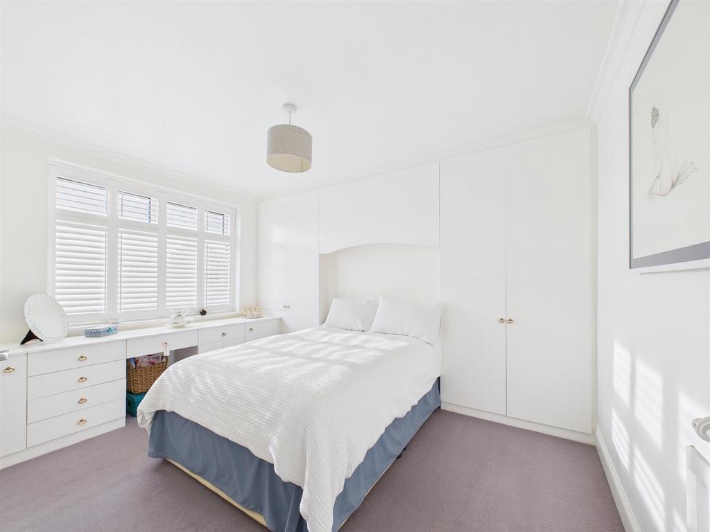 Bed 2.jpg