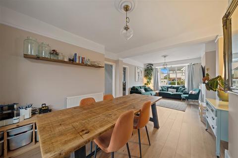 3 bedroom house for sale, Byrefield Road, Guildford