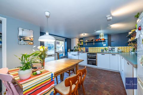 2 bedroom apartment for sale, Lorrimore Square, London SE17