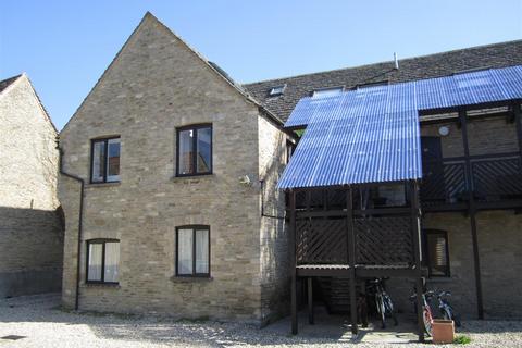 3 bedroom apartment to rent, Sherborne Street, Lechlade