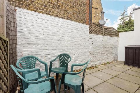 2 bedroom maisonette to rent, Lambrook Terrace, London, SW6