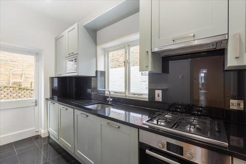 2 bedroom maisonette to rent, Lambrook Terrace, London, SW6