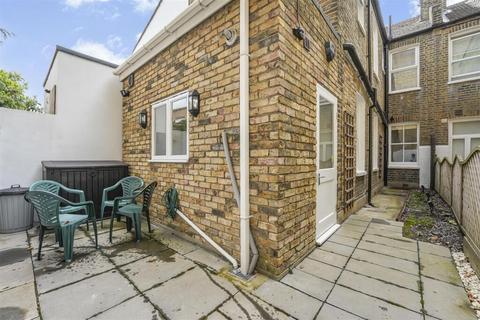 2 bedroom maisonette to rent, Lambrook Terrace, London, SW6
