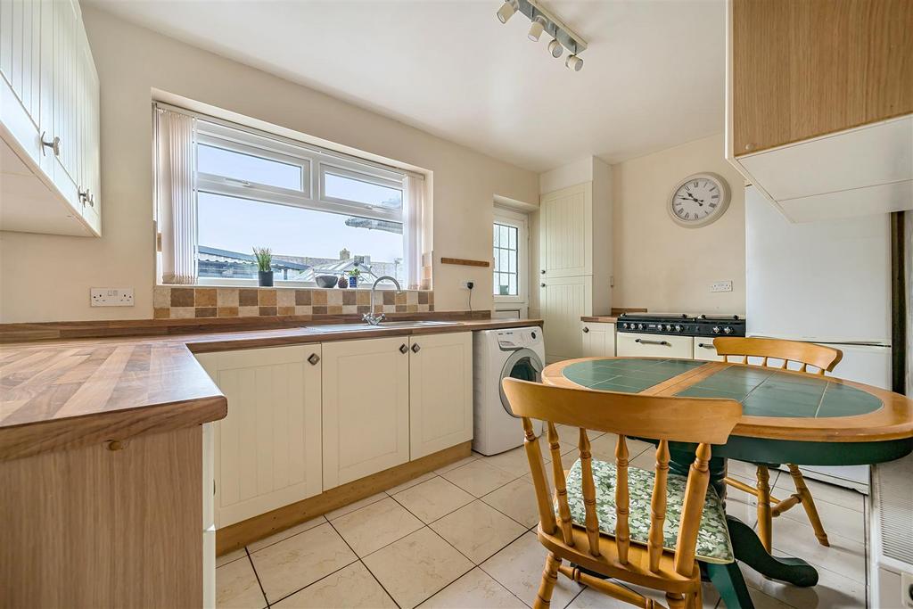 Kitchen/ dining room