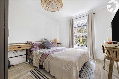 2 bedroom flat for sale, Renwick Drive, Bromley, Kent, BR2