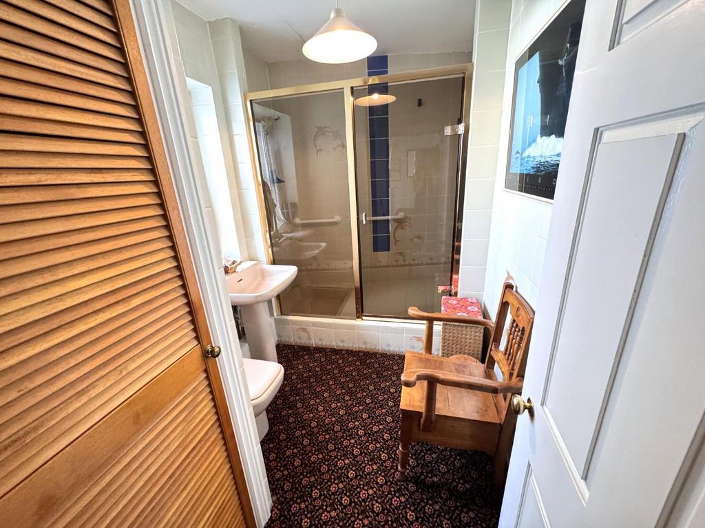 Second floor shower room