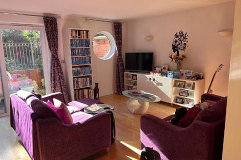 2 bedroom apartment to rent, Wharf Road, Wharf Road NG7