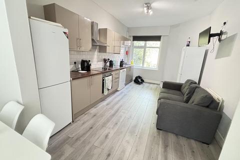 7 bedroom house to rent, St Michaels Crescent, Leeds LS6