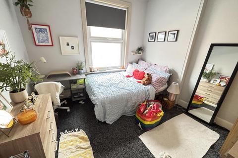5 bedroom house to rent, Brudenell View, Leeds LS6