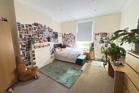 6 bedroom house to rent, Buckingham Mount, Leeds LS6