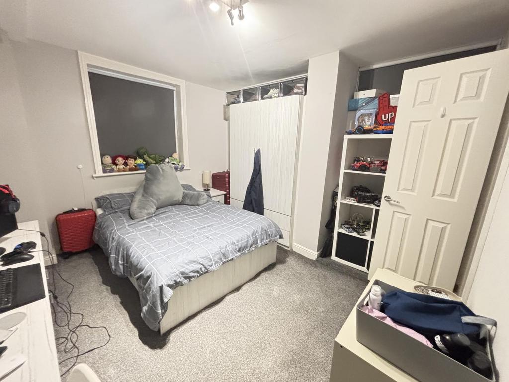 A well-kept bedroom featuring a double bed, amp...
