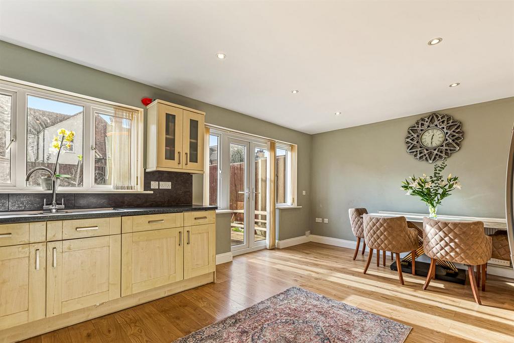 Dining kitchen