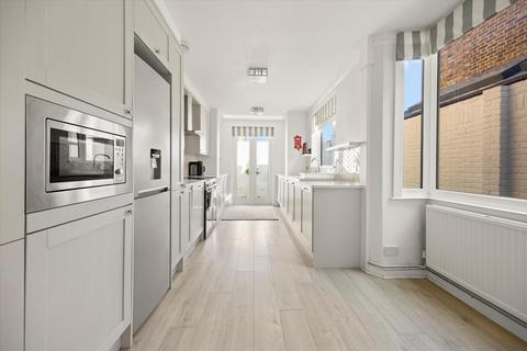 5 bedroom end of terrace house to rent, Albany Road, Windsor, Berkshire, SL4