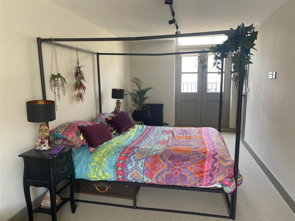 Master bedroom.jpg