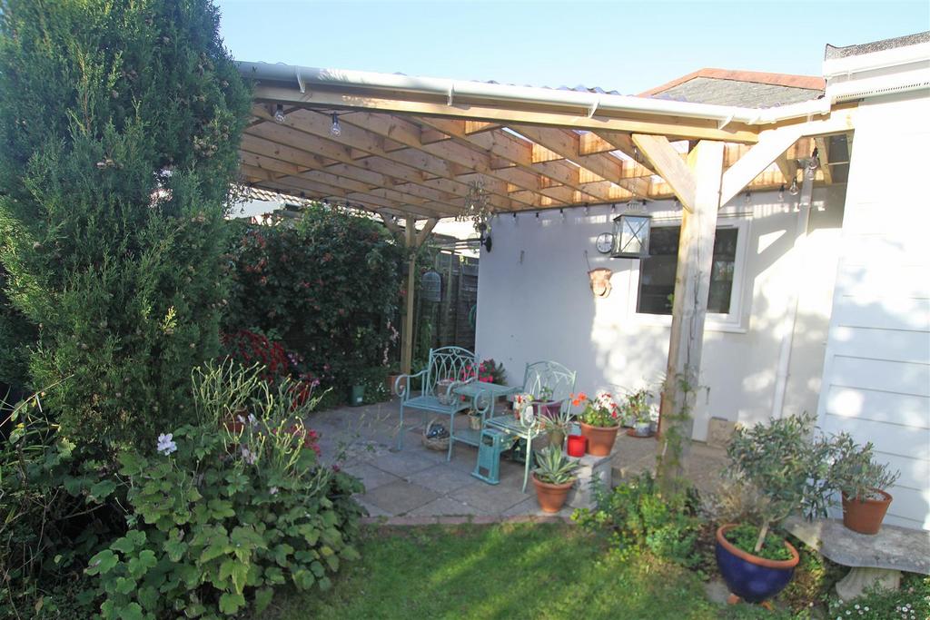 Pergola b.jpg