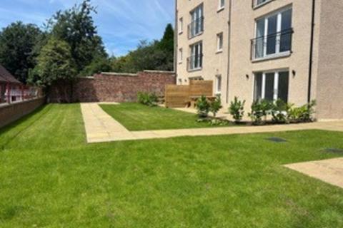 2 bedroom flat to rent, Queen Mary Avenue, Queens Park, Glasgow, G42