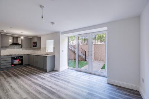 2 bedroom flat to rent, Queen Mary Avenue, Queens Park, Glasgow, G42