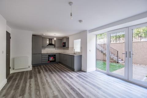 2 bedroom flat to rent, Queen Mary Avenue, Queens Park, Glasgow, G42