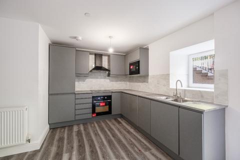 2 bedroom flat to rent, Queen Mary Avenue, Queens Park, Glasgow, G42