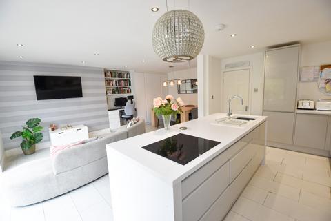 4 bedroom semi-detached house for sale, Barnfield, Urmston, M41