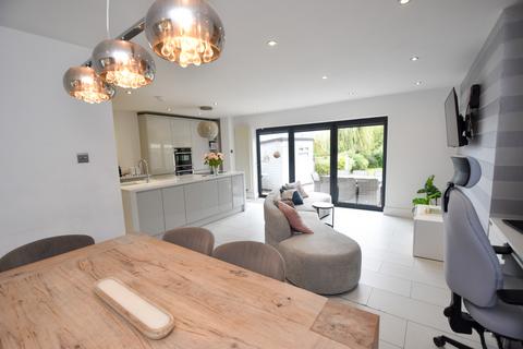 4 bedroom semi-detached house for sale, Barnfield, Urmston, M41