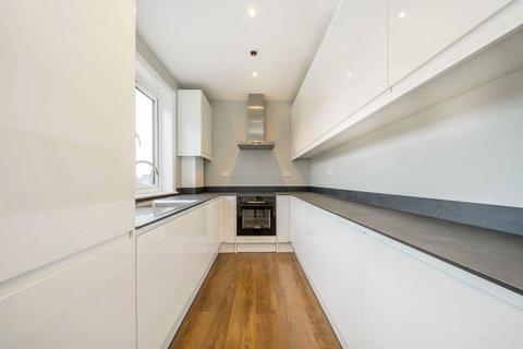 3 bedroom flat to rent, Station Road, London NW4