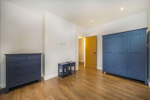 3 bedroom flat to rent, Station Road, London NW4