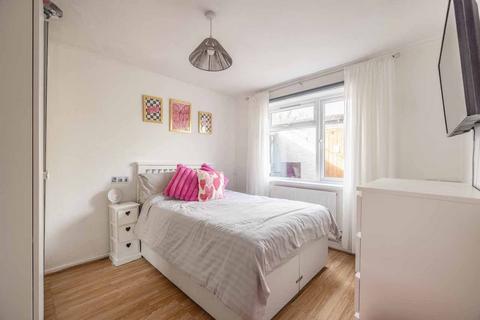 12 Montrose Way, Datchet, Slough, SL3 9ND