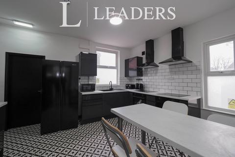 6 bedroom terraced house to rent, Larkdale Street, NG7