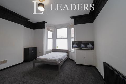 6 bedroom terraced house to rent, Larkdale Street, NG7